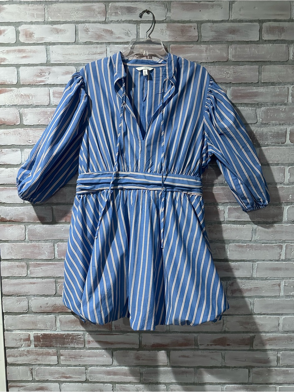H&M Women’s Bubble Blue Striped V-Neck Dress Large